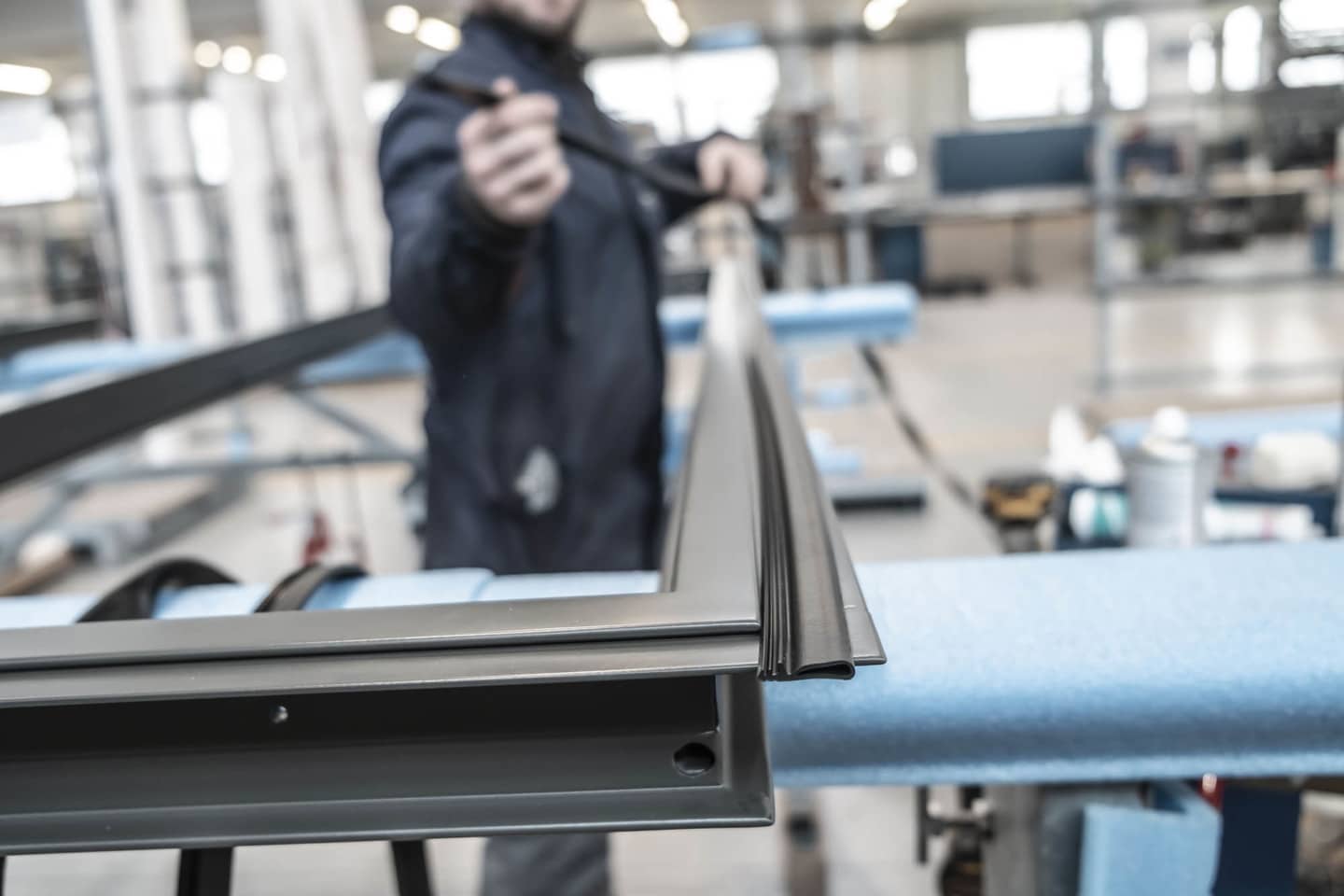 Metaltek Assembly Mounting Brombal Windows Doors Luxury Uai